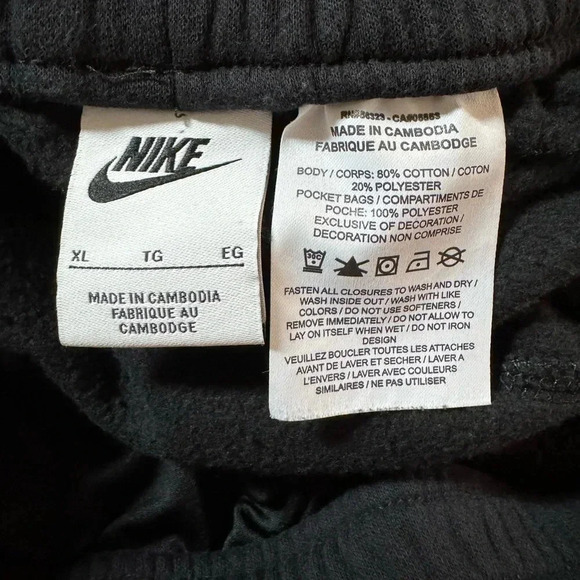 Nike Boy's DQ9077-010 Big Kids Sportswear Standard Fit Shorts Black Size XL - Picture 3 of 4